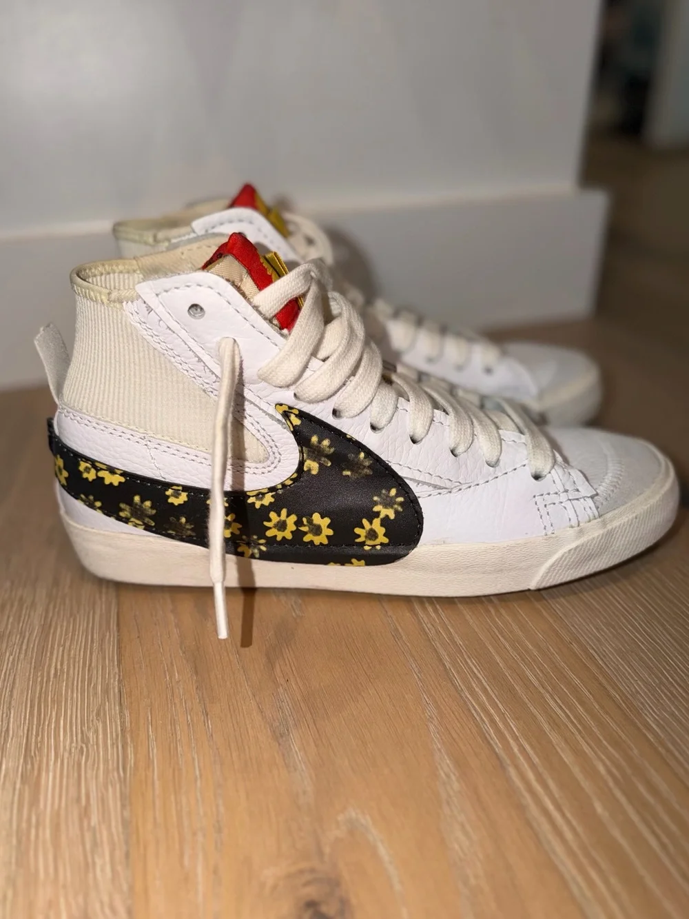 Nike mid top